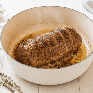 rollade aanbraden in pan voor slowcooker met kruiden en boter